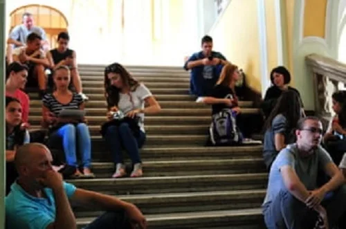 Introducerea certificatului verde în universităţi, contestată de studenți