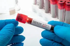 De ce valul 4 al pandemiei provoacă mult mai multe decese în unele țări decât în altele, deși au folosit aceleași vaccinuri?