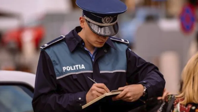 Frica vine mâncând, sau făcându-ţi datoria pe stradă?