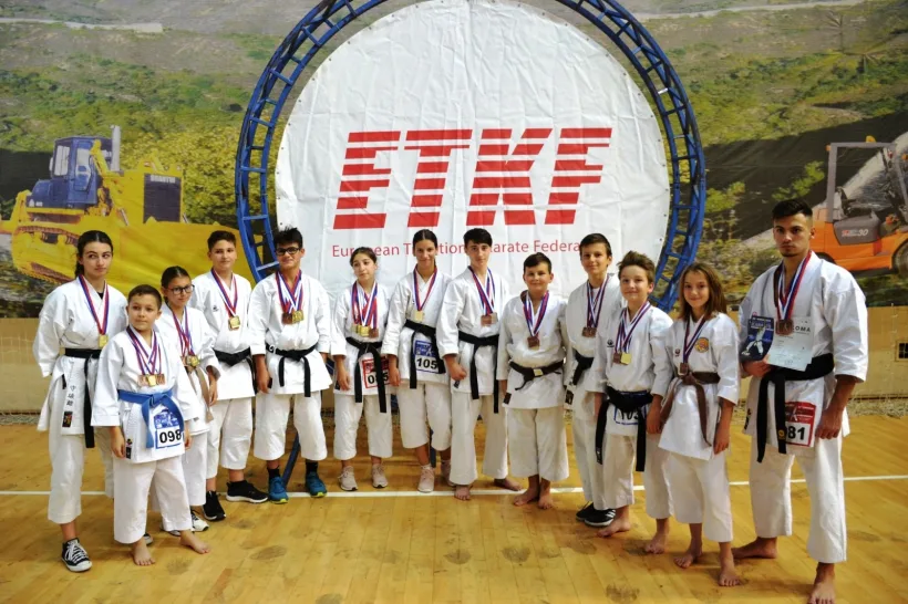 Karateka gălățeni au urcat de 70 de ori pe podium la Campionatul European