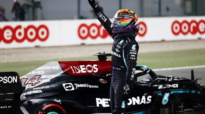 Hamilton a câştigat cursa din Qatar şi a relansat lupta pentru titlu mondial