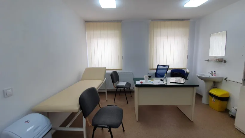 Domnul doctor o fi spus că-şi asigură şi el bătrâneţile!
