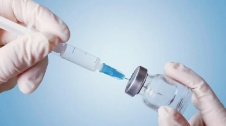 China testează pe om cinci vaccinuri pentru COVID-19