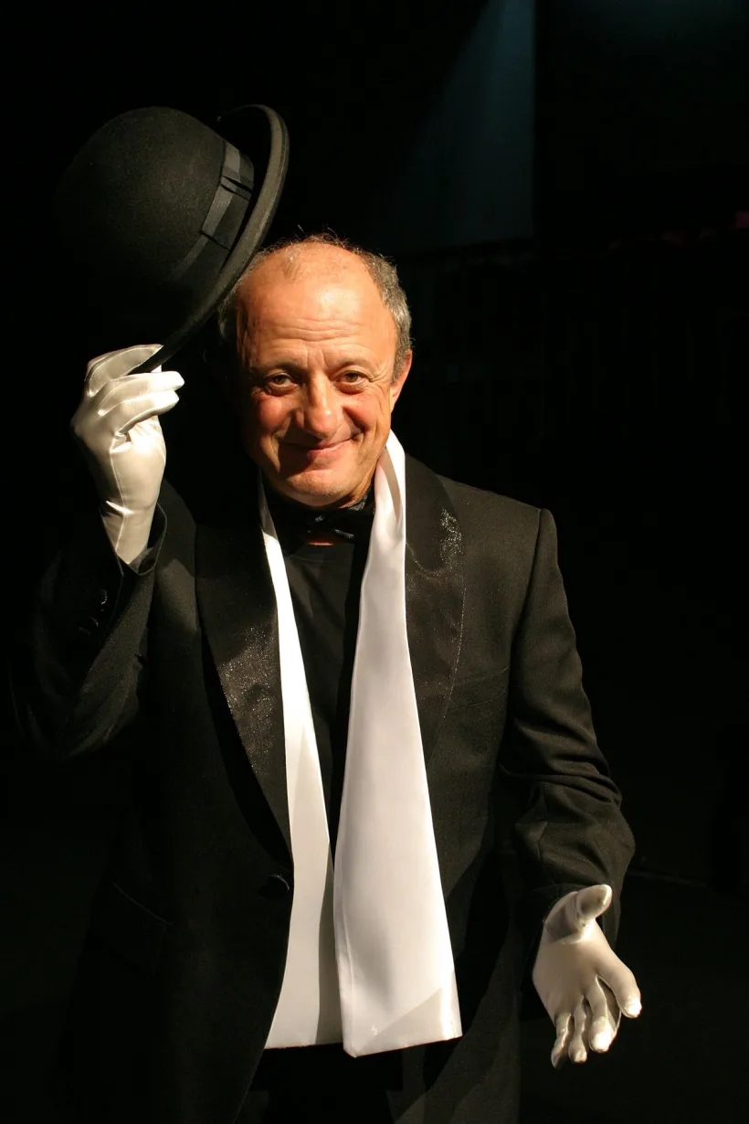 Un actor care gândeşte din umbră!