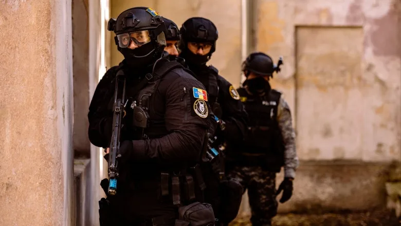 Percheziţii de amploare în toată ţara