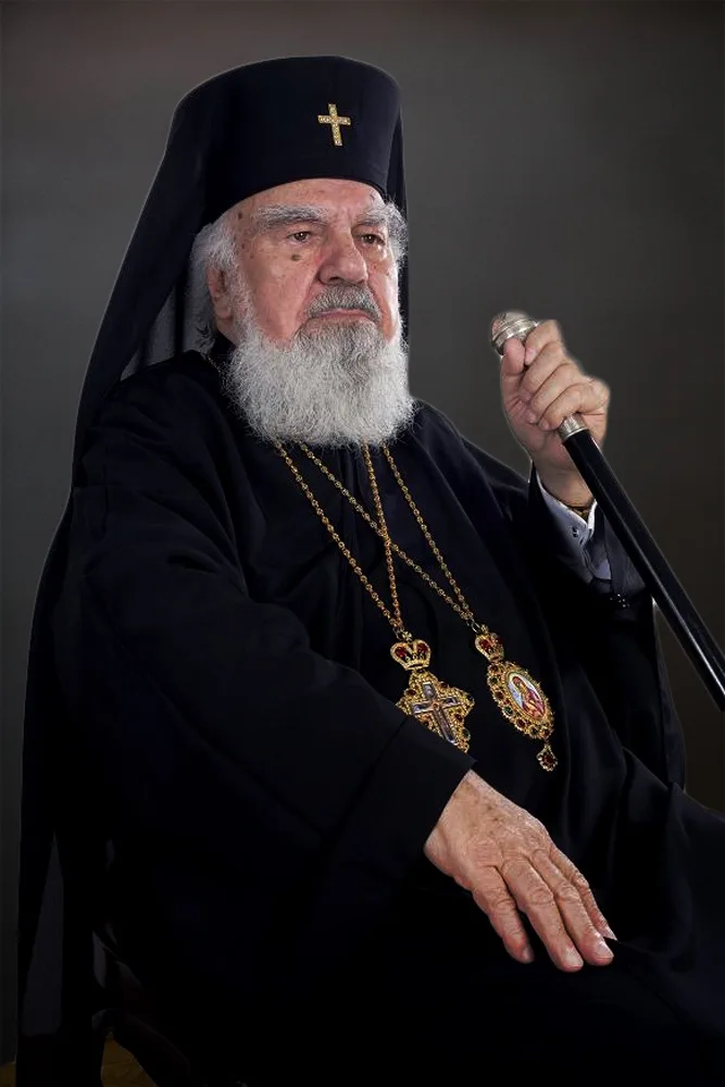 Un sfânt printre oameni, un om printre sfinţi!