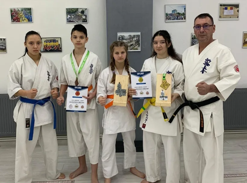 Gălăţenii de la Sakura Kiai s-au întors cu două medalii de la Iaşi
