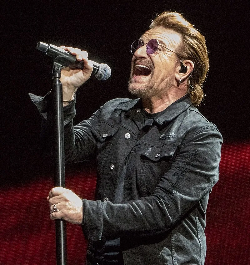 U2 în sprijinul refugiaţilor din Ucraina