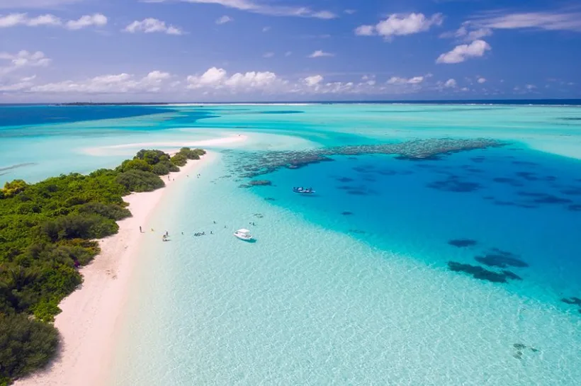 Copie a Copie a Copie a Copie a Early tourists choices to the sea of Maldives in fancy dresses and suits