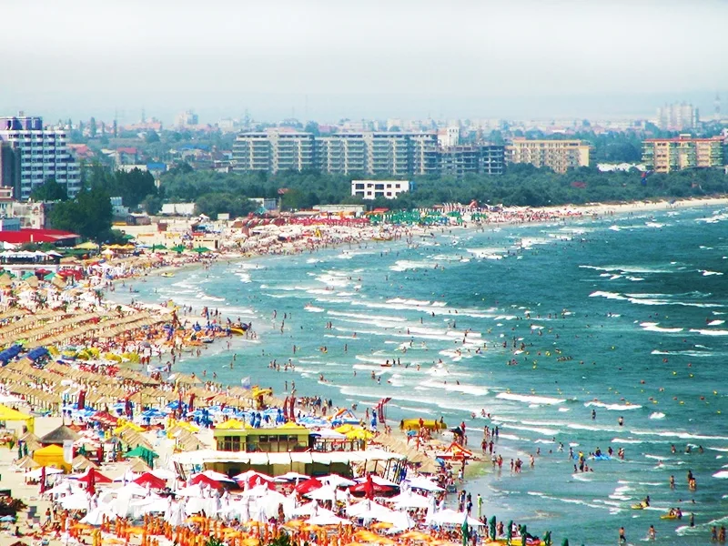 Românii, dornici să petreacă Rusaliile la mare