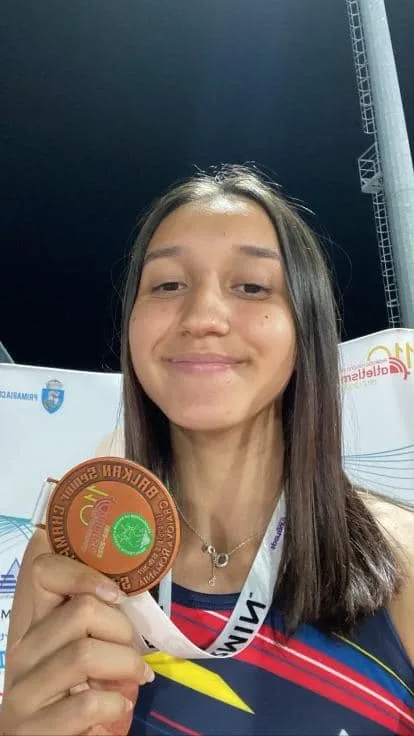 Gălățeanca Rebeca Ciocan aleargă pentru o medalie la Campionatul Balcanic