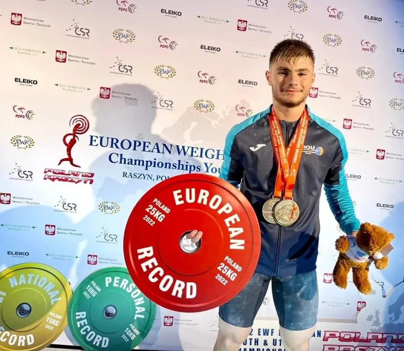 Gălăţeanul Tiberiu Donose, campion european la haltere juniori Under 17