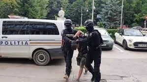 Tineri, tineri dar fac şi ei trafic cu ce pot