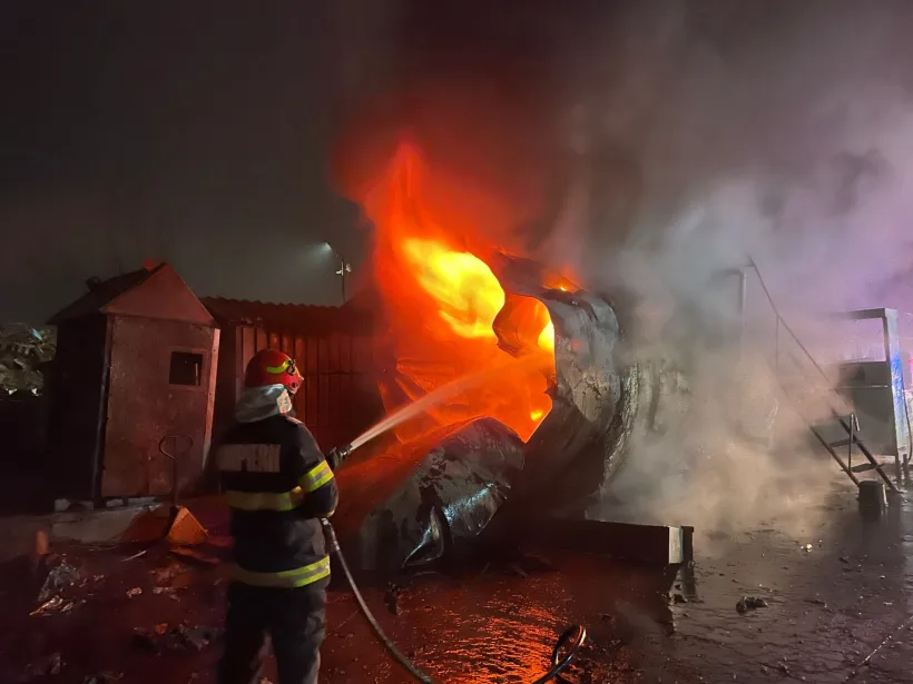 Un rezervor de combustibil a sărit în aer la ieșirea din Galați