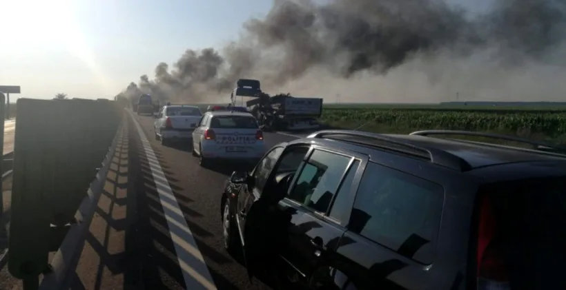 Un tir a luat foc pe Autostrada Soarelui