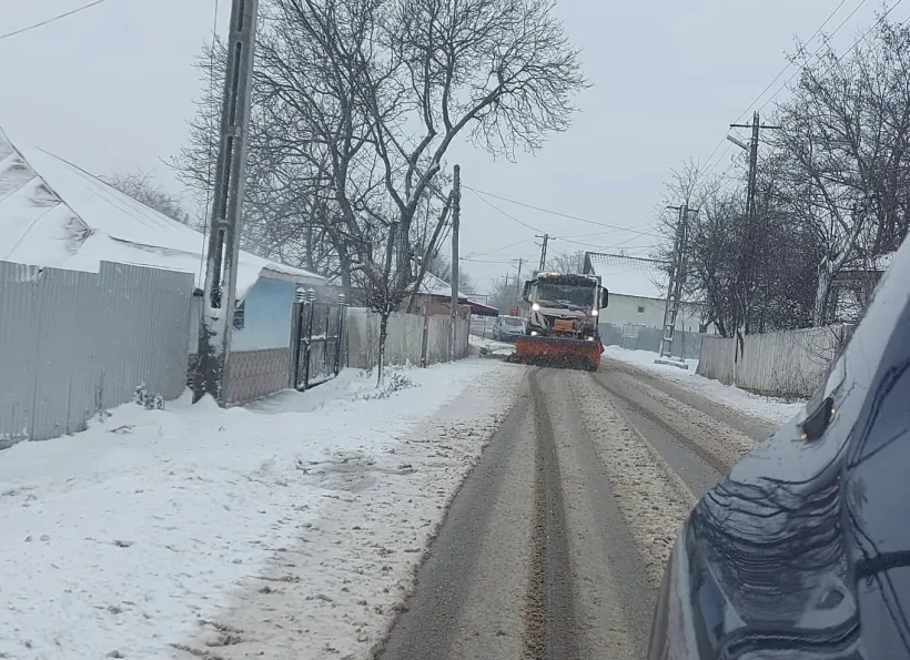 Intervenție dificilă a utilajelor pe DN 24D, între localitățile Băleni-Tulucești. Drumul este închis circulației