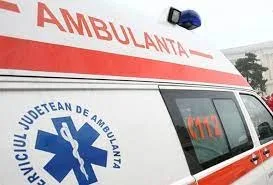 Atacați de câinii fără stăpân: două persoane au ajuns în stare gravă la spital