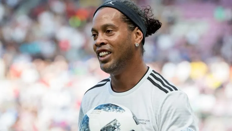 Ronaldinho vrea să se reapuce de fotbal la 40 de ani