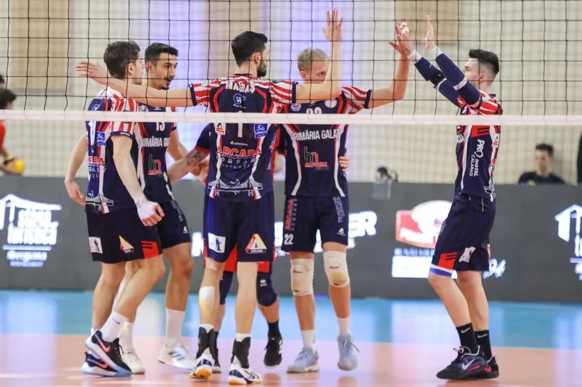 CSM Arcada şi SCM Zalău joacă pentru ultimul loc în semifinalele Diviziei A1 la volei masculin