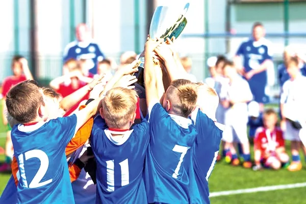 Vouchere de 300 de lei pentru 100.000 de copiii care se legitimează la un club sportiv pentru practicarea sportului de performanță