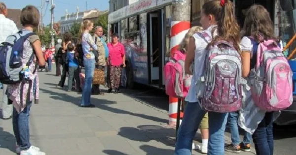 În județul Covasna, peste 7️0️0 de elevi primesc suma forfetară pentru navetă