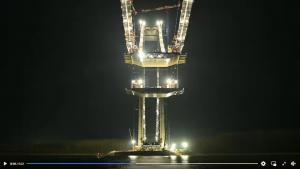 Montarea tablierului central, operațiune foarte importantă la podul suspendat de la Brăila