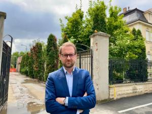 Primarul orașului Timișoara, amenințat în timp ce conducea o operațiune de demolare a unui gard construit ilegal