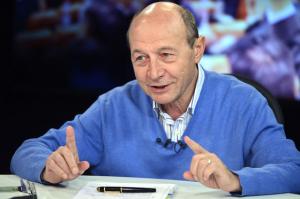 Băsescu: "Fiecare pensionar este FURAT de Guvernul PNL!"