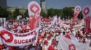 Proteste la ușa Guvernului. Angajați din Sănătate și Asistență Socială se adună în Piața Victoriei