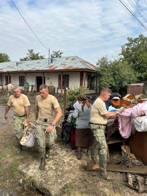MApN continuă misiunile în zonele afectate de inundații