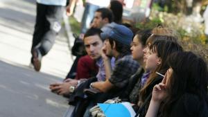 Guvernul introduce prima de stabilitate pentru tinerii între 16 și 30 de ani