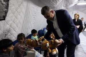 Primii copii din Fâșia Gaza care vor primi îngrijiri medicale în spitalele din România au ajuns la București