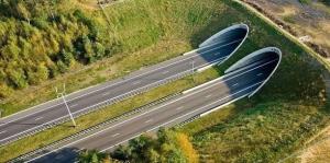 Autostrada Sibiu-Pitești avansează. Se lucrează la primul tunel forat din România