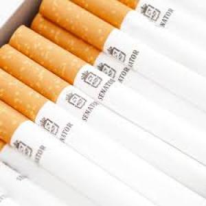 Minorii nu mai pot cumpăra alcool, tutun și băuturi energizante. Ce prevede noua lege adoptată de Parlament