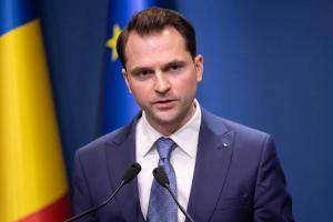 Funcţionarii care mai solicită dosar cu şină vor fi cercetaţi disciplinar. Avertismentul ministrului Digitalizării