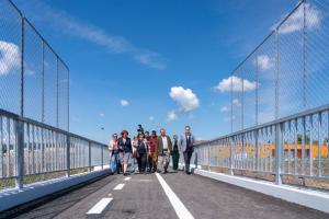 Noul pod pietonal și pentru biciclete construit peste râul Olt a fost finalizat