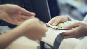 Ministrul Muncii avertizează: atacul AUR la Curtea Constituțională a României poate întârzia plata ajutoarelor