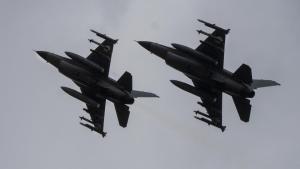 România își decorează piloții F-16 după incidentul aerian din spațiul NATO al Estoniei
