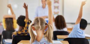 Deca: toți copiii vor începe școala luni, în format fizic