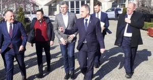 Plecări masive din PNL către PSD în judeţul Prahova