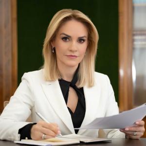Firea: „Doar în primele cinci luni, 33.000 de persoane au fost victime ale violențelor acasă sau în familie"