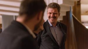 Primarul unui oraș din România a fost reținut de DNA fiind acuzat că a luat mită sub forma unor opere de artă