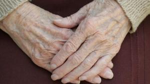 Premierul Ciolacu anunță modificarea legislației privind asistența socială