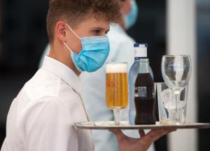 Scutirea de la plata impozitului datorat de HoReCa, prelungită de Guvern