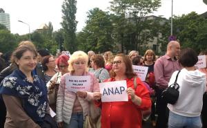 Protest spontan al salariaţilor din Aparatul de lucru al Guvernului României