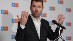 Fost ministru al Transporturilor: CCR și-a făcut treaba în interesul mafioților care au monopol pe transporturile interjudețene