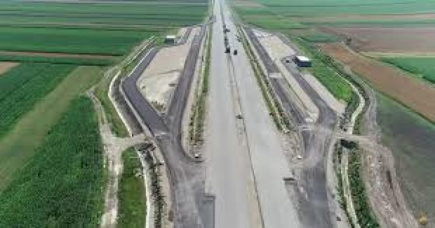 Opt oferte pentru construirea ultimului tronson al Autostrăzii Unirii și 5 km în Republica Moldova