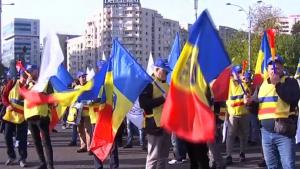 Proteste în fața sediilor PSD și PNL