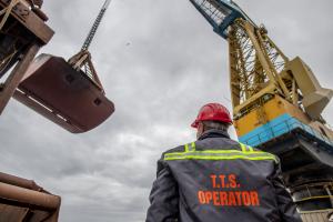 Convoi de 23 camioane cu produse agricole din Ucraina, descărcate în silozul TTS din Galați