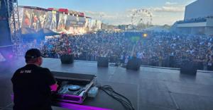 Președintele CJ Cluj a mixat ca DJ în fața a 3.000 de oameni, la inaugurarea Turda Arena